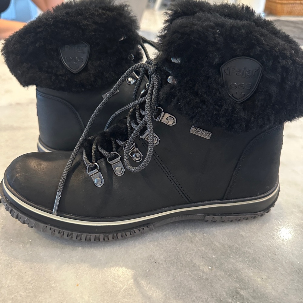 Nearly new waterproof and very warm boots